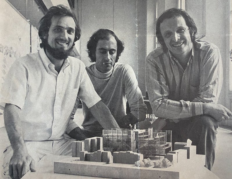 Renzo Piano, Gianfranco Franchini et Richard Rogers, ici en 1971. Avec le cabinet d'ingénieurs Ove Arup & Partners, ils ont imaginé le projet architectural du Centre Pompidou. © Centre Pompidou/Bibliothèque Kandinsky