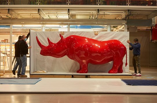 Installation du « Rhinocéros » de Xavier Veilhan au Centre Pompidou, en janvier 2021