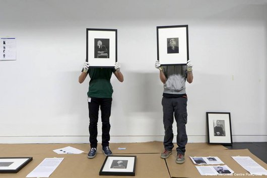 Montage de l'exposition André Boiffard, Galerie de photographies